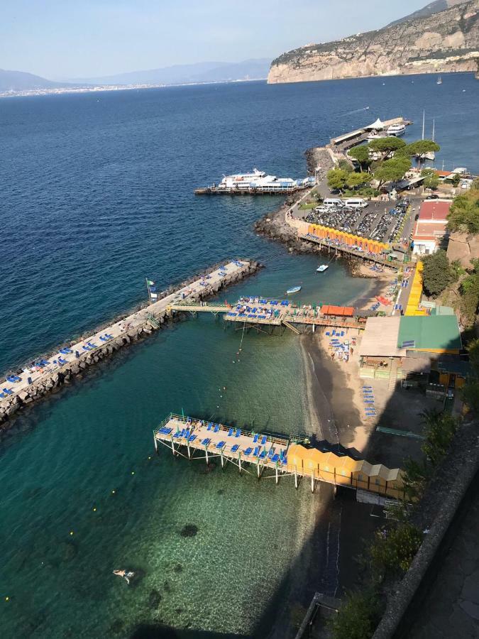 Terrazza Felicienne Lägenhet Sorrento Exteriör bild