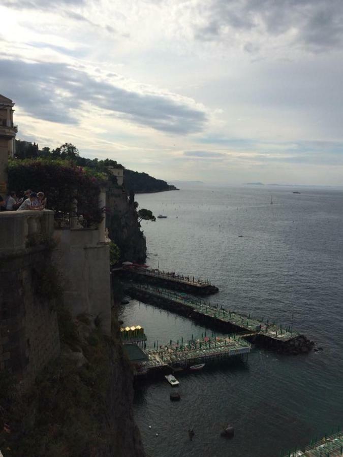 Terrazza Felicienne Lägenhet Sorrento Exteriör bild